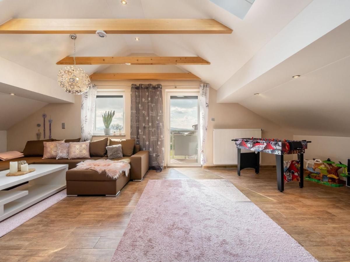 Inviting Apartment in Gleißenberg with Garden Exterior foto