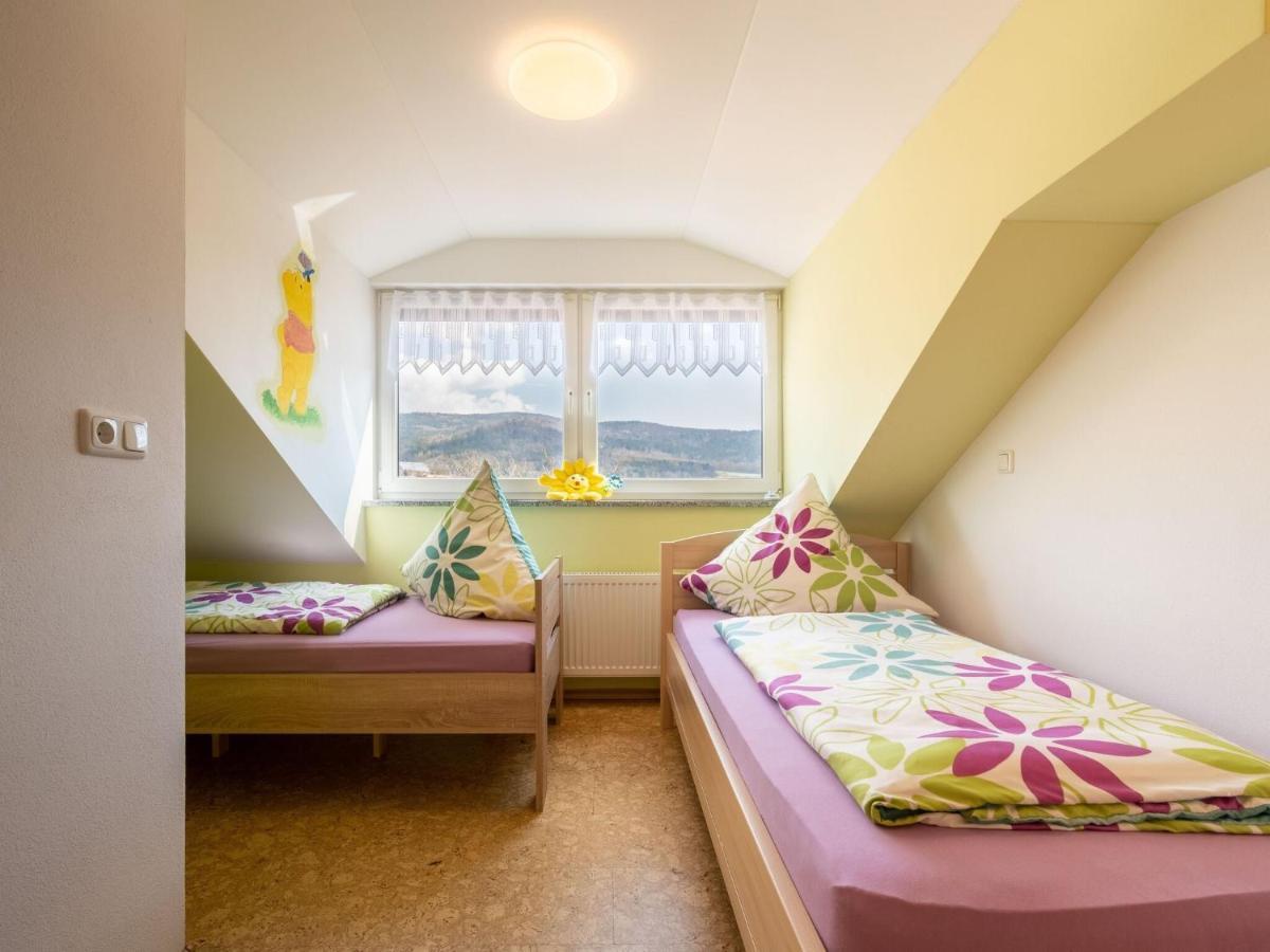Inviting Apartment in Gleißenberg with Garden Exterior foto